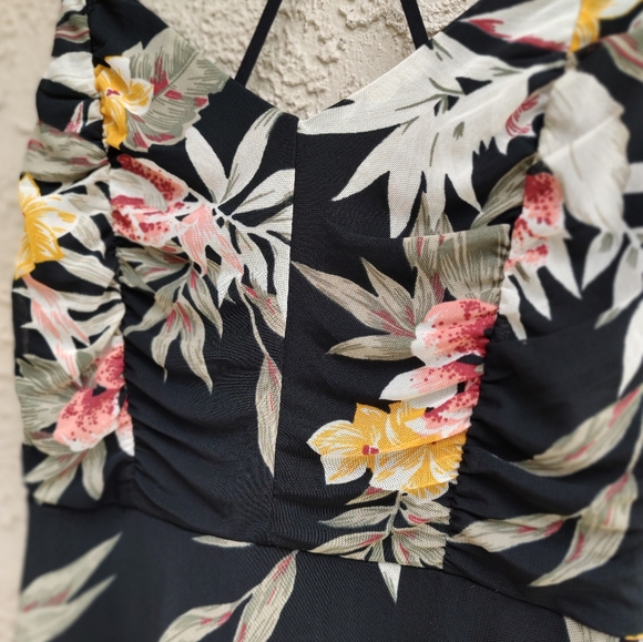 Volcom Black floral mesh overlay mini - Picture 8 of 12